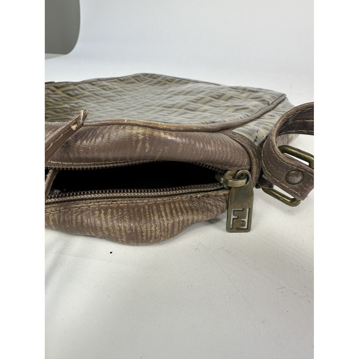 Fendi Baguette Brown Patent Leather Handbag Size ONE SIZE - 4 Thumbnail
