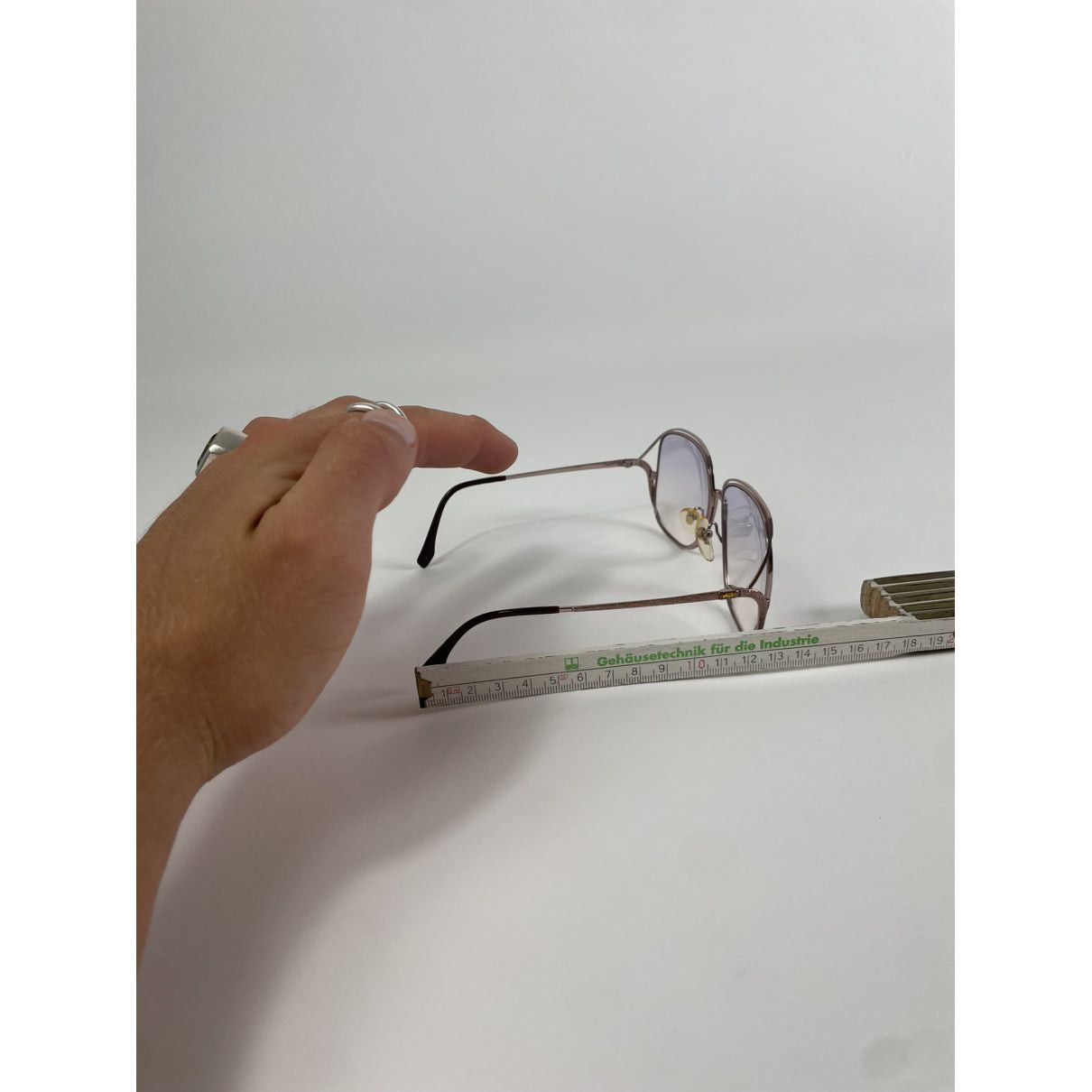 Yves Saint Laurent Pink Metal Sunglasses Size ONE SIZE - 5 Thumbnail