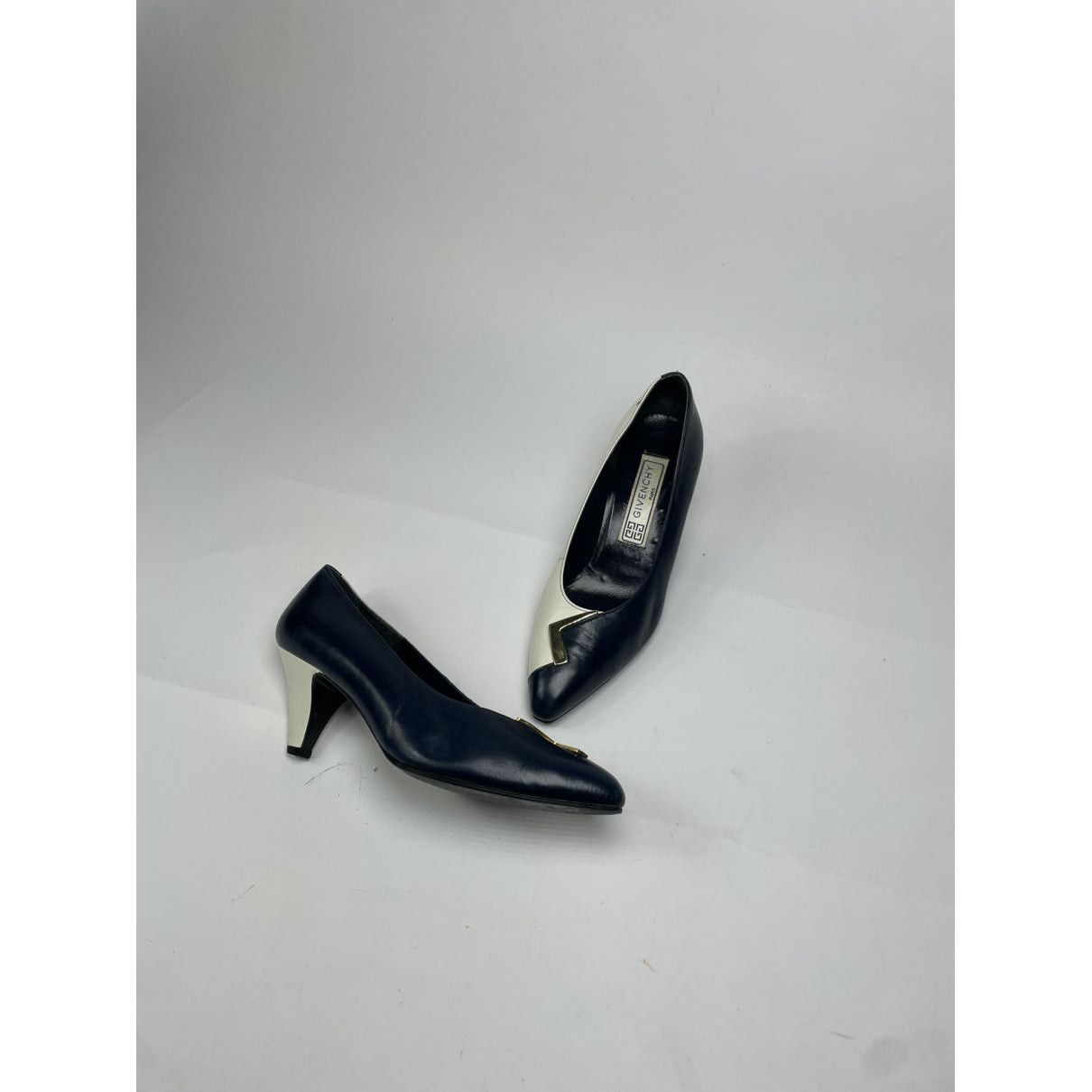 Givenchy White Leather Heel Size US 5 / IT 35 - 2 Thumbnail