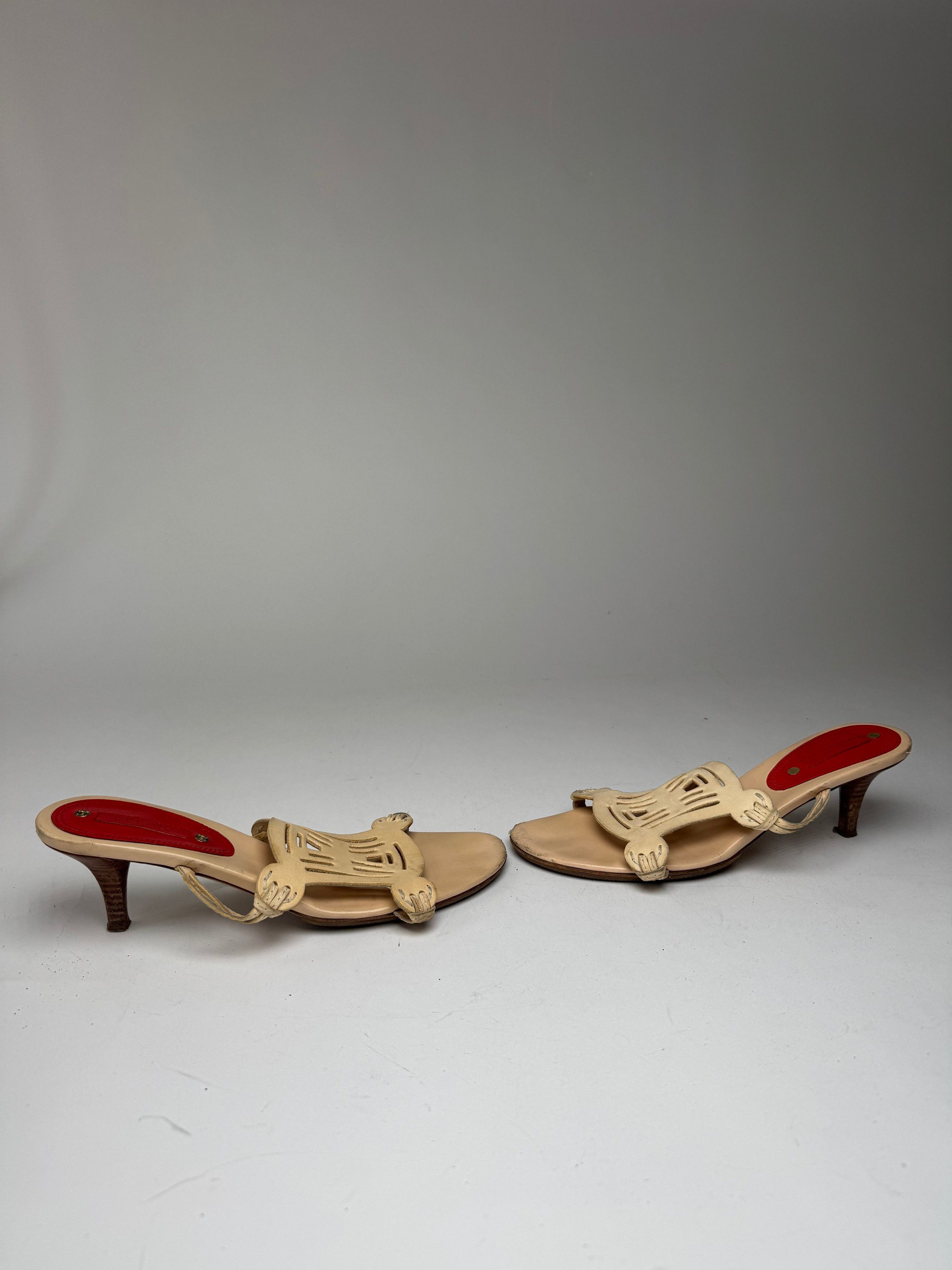 Celine Vintage Paris Triomphe Leather Pumps beige 37 Size US 7 / IT 37 - 9 Thumbnail