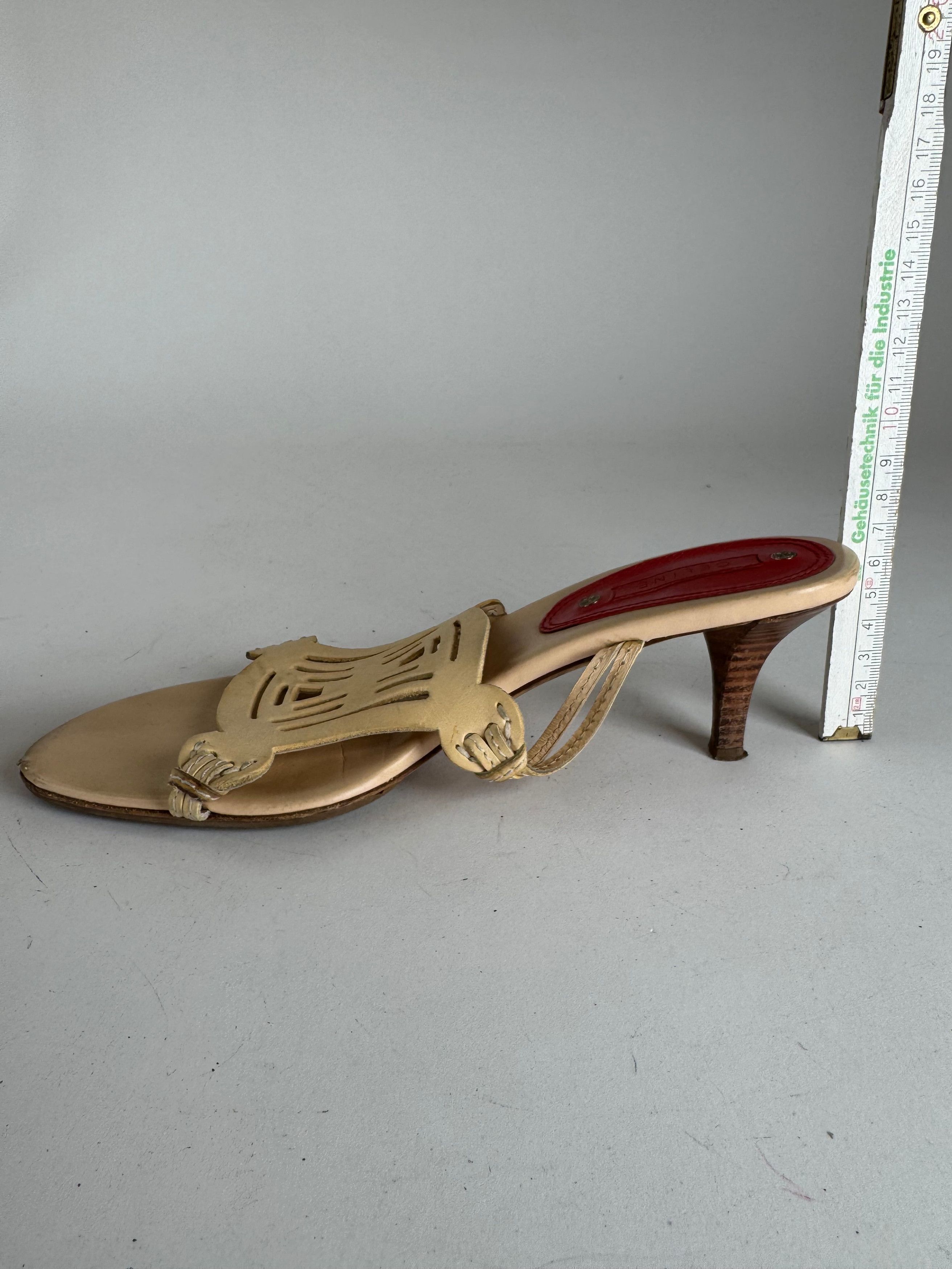 Celine Vintage Paris Triomphe Leather Pumps beige 37 Size US 7 / IT 37 - 2 Thumbnail