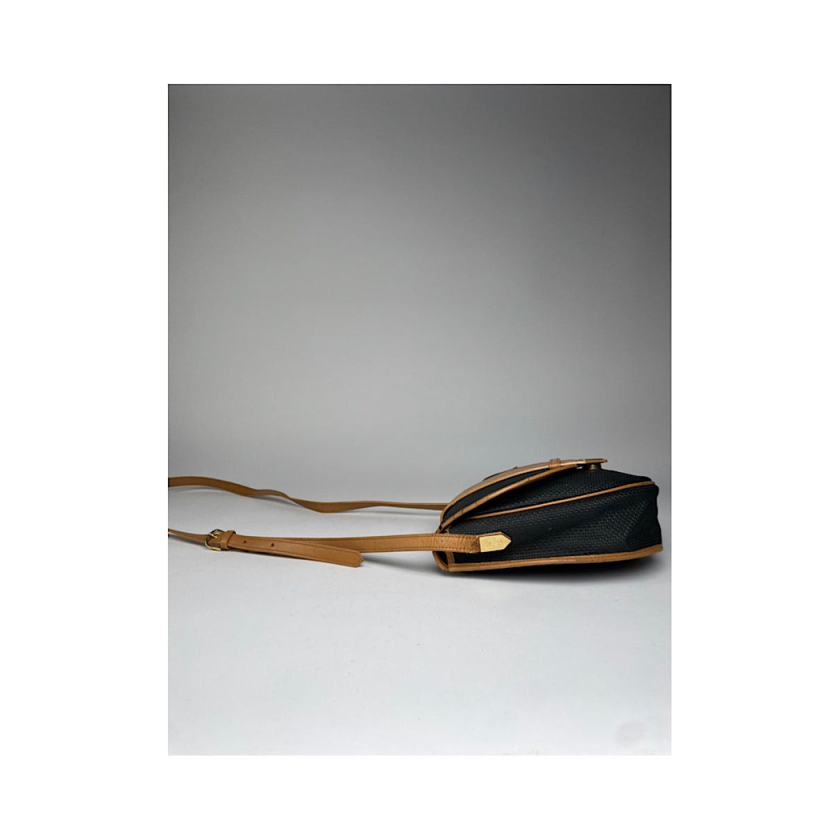 Yves Saint Laurent Black Leather Handbag Size ONE SIZE - 4 Thumbnail