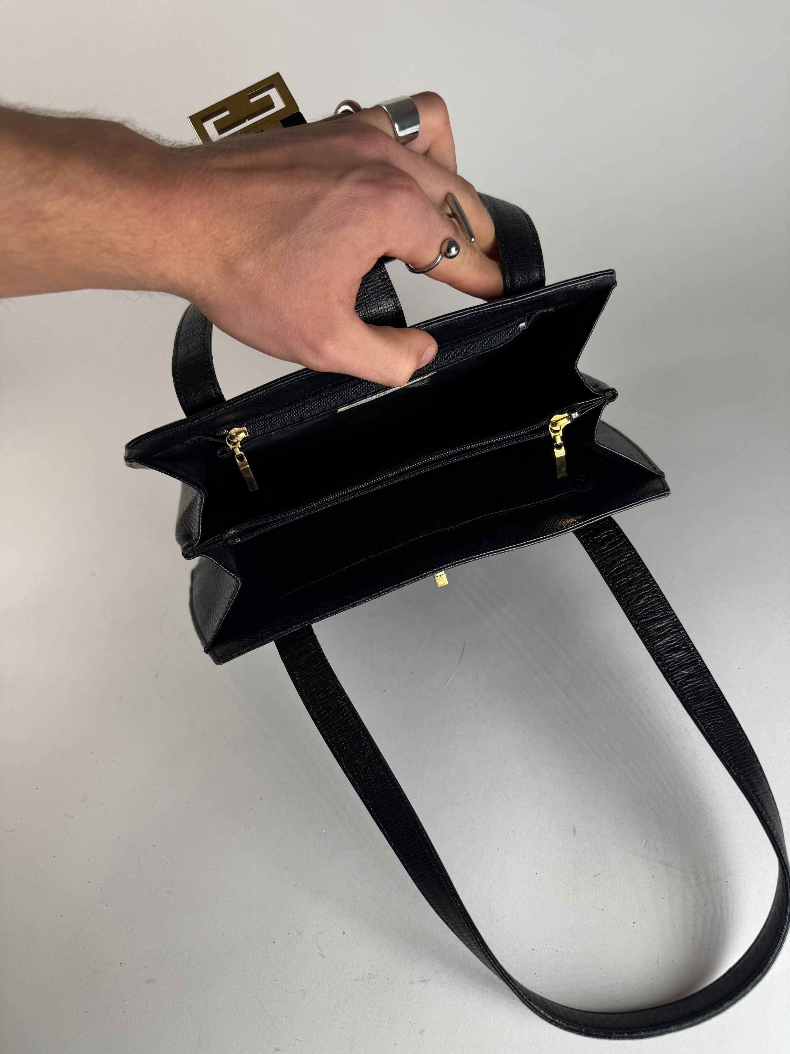 Givenchy Vintage 4G Leather Bag Black Size ONE SIZE - 2 Thumbnail