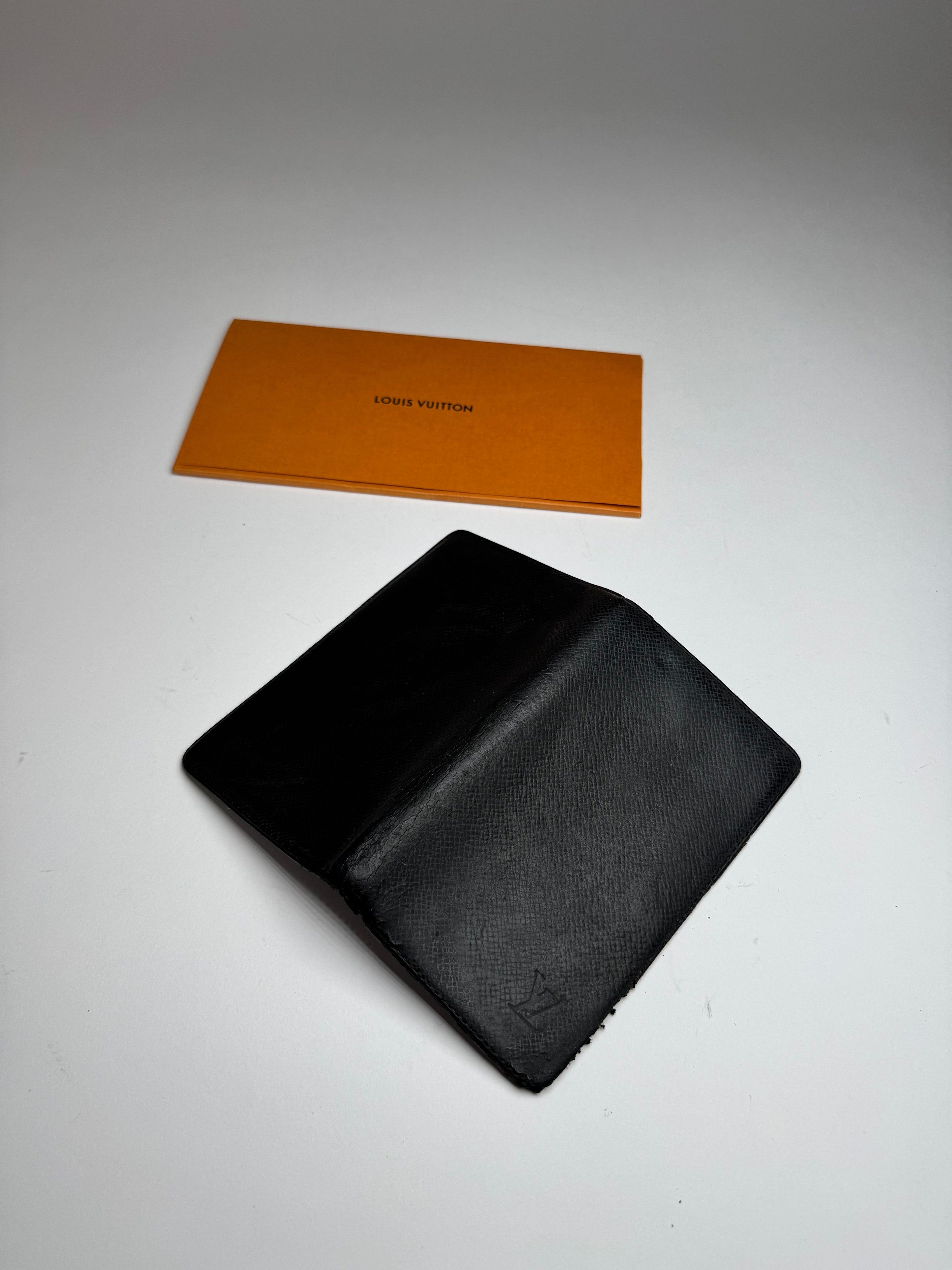 Louis Vuitton Vintage Taiga Leather Card Holder / ID Holder Black Size ONE SIZE - 9 Thumbnail