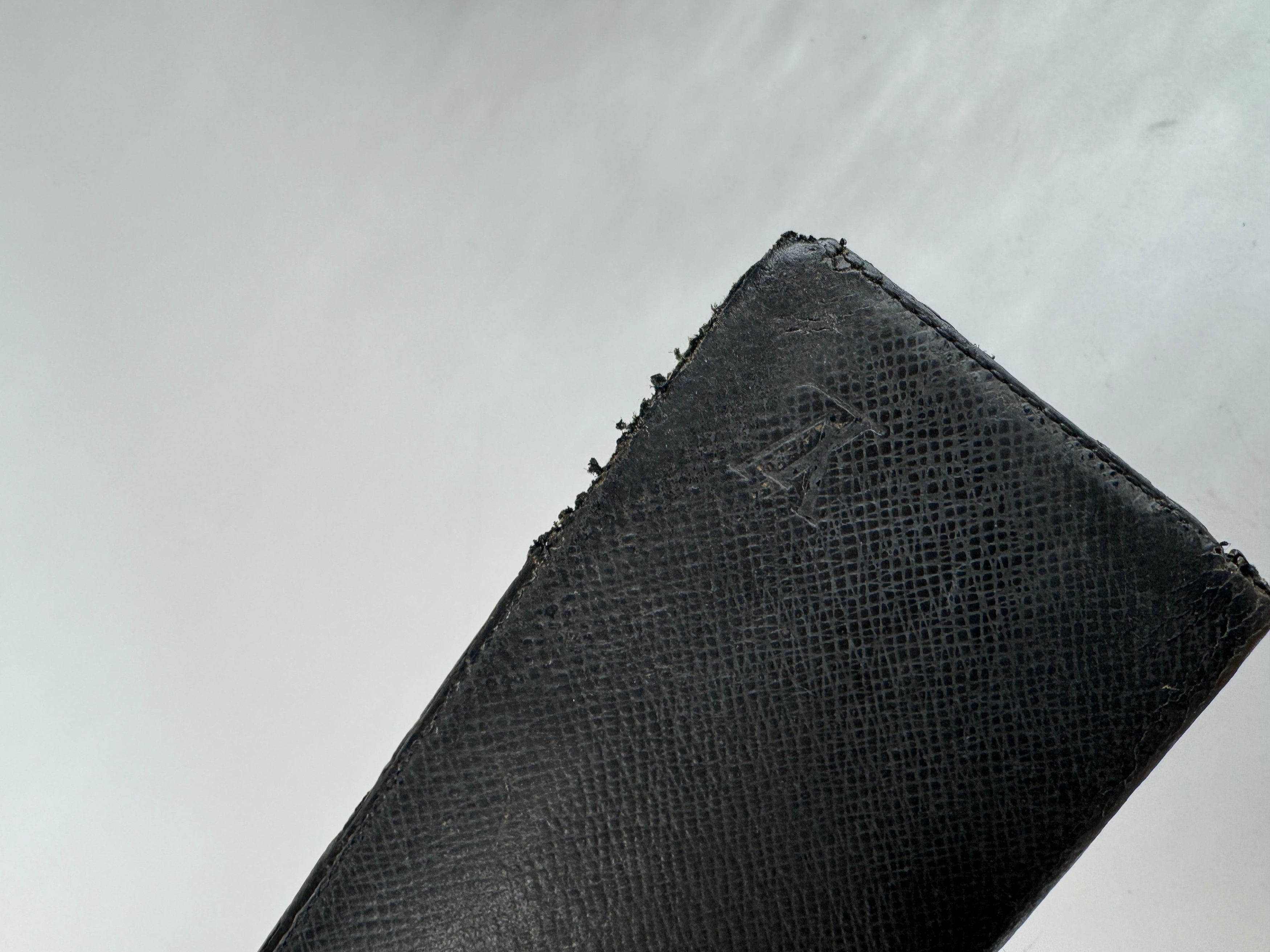 Louis Vuitton Vintage Taiga Leather Card Holder / ID Holder Black Size ONE SIZE - 6 Thumbnail