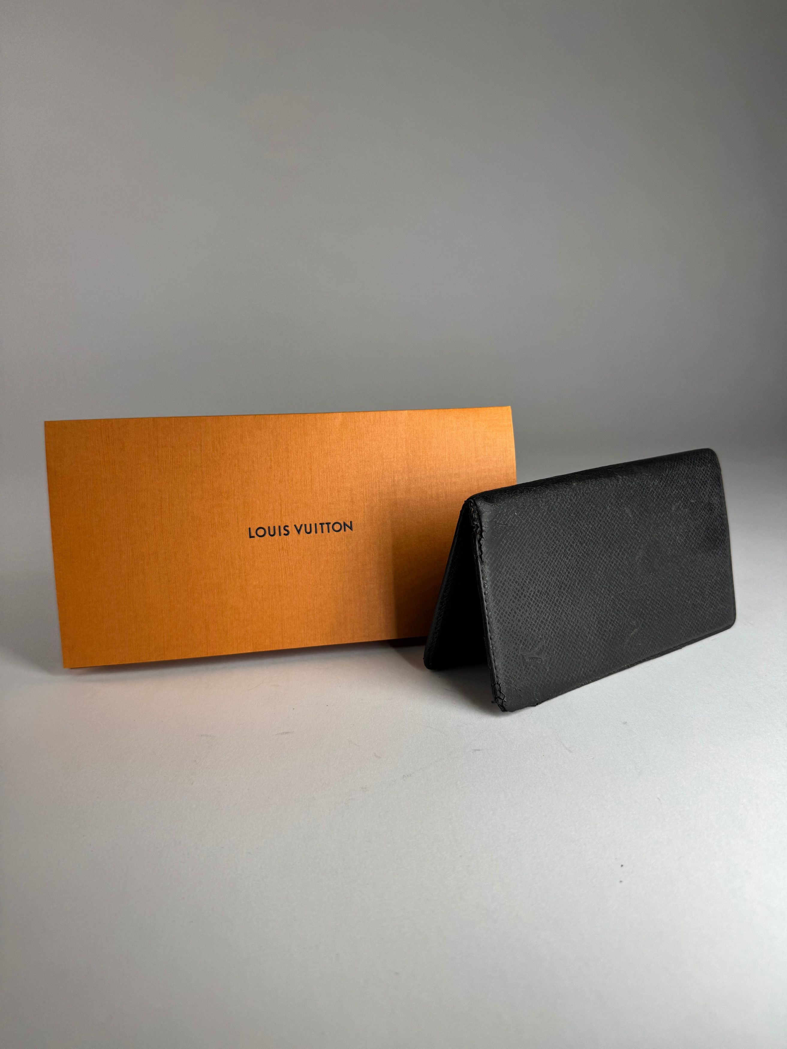 Louis Vuitton Vintage Taiga Leather Card Holder / ID Holder Black Size ONE SIZE - 7 Thumbnail