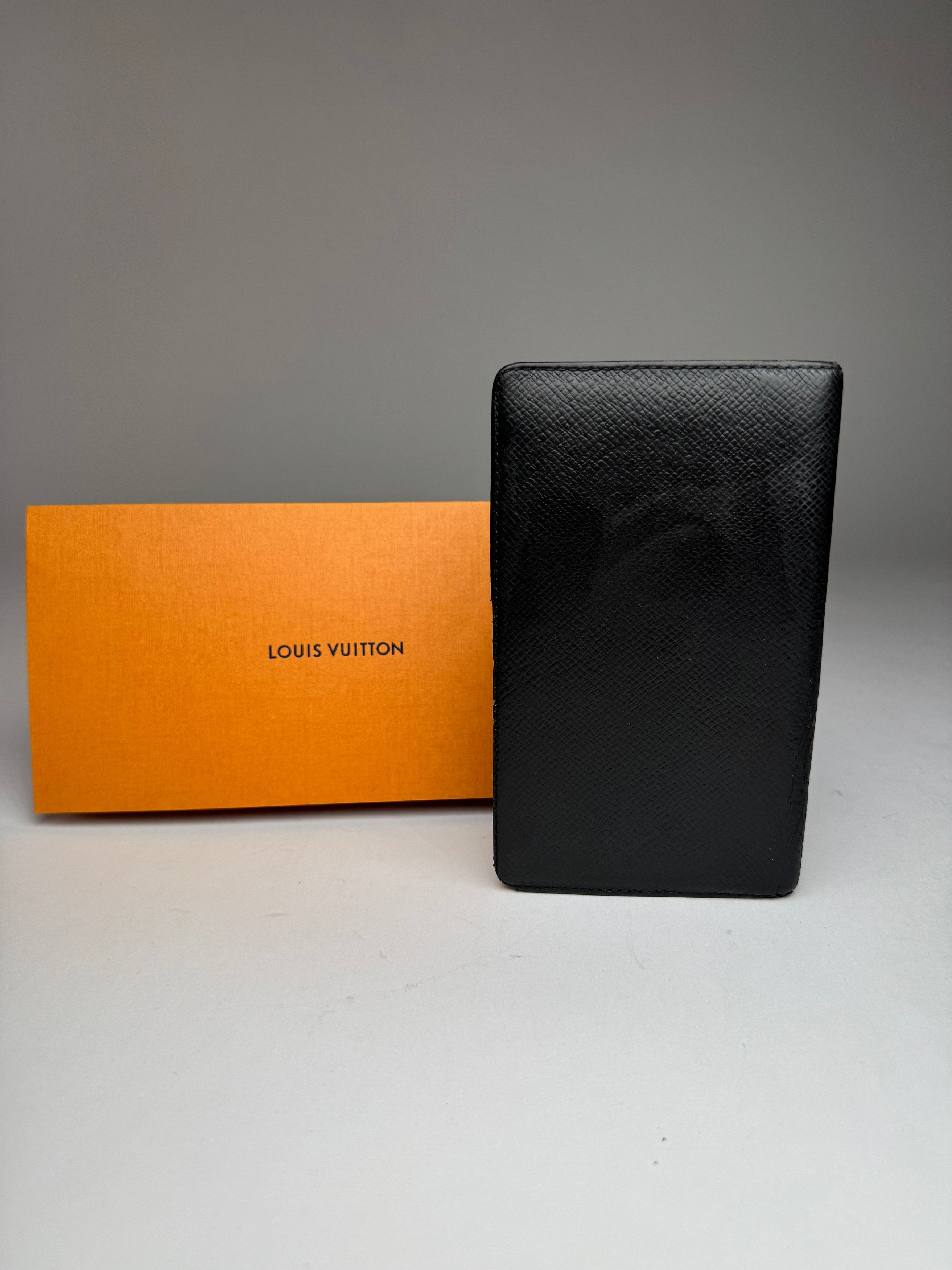 Louis Vuitton Vintage Taiga Leather Card Holder / ID Holder Black Size ONE SIZE - 8 Thumbnail