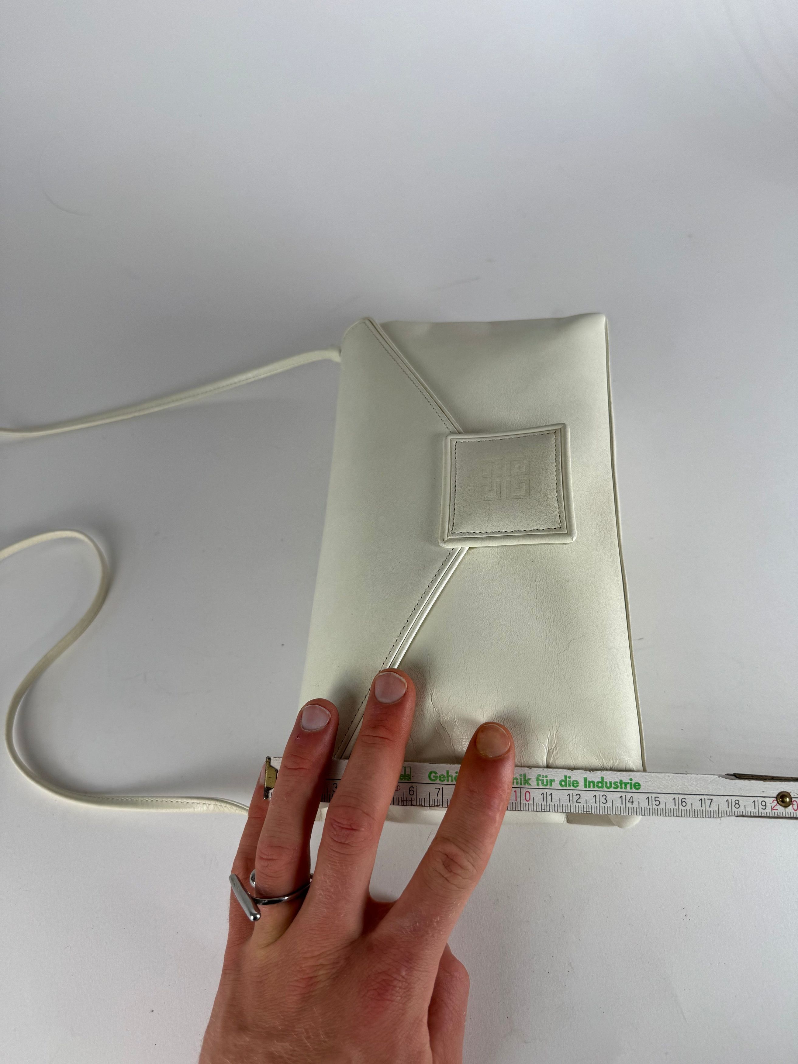 Givenchy Vintage 4G leather Bag White Size ONE SIZE - 14 Thumbnail