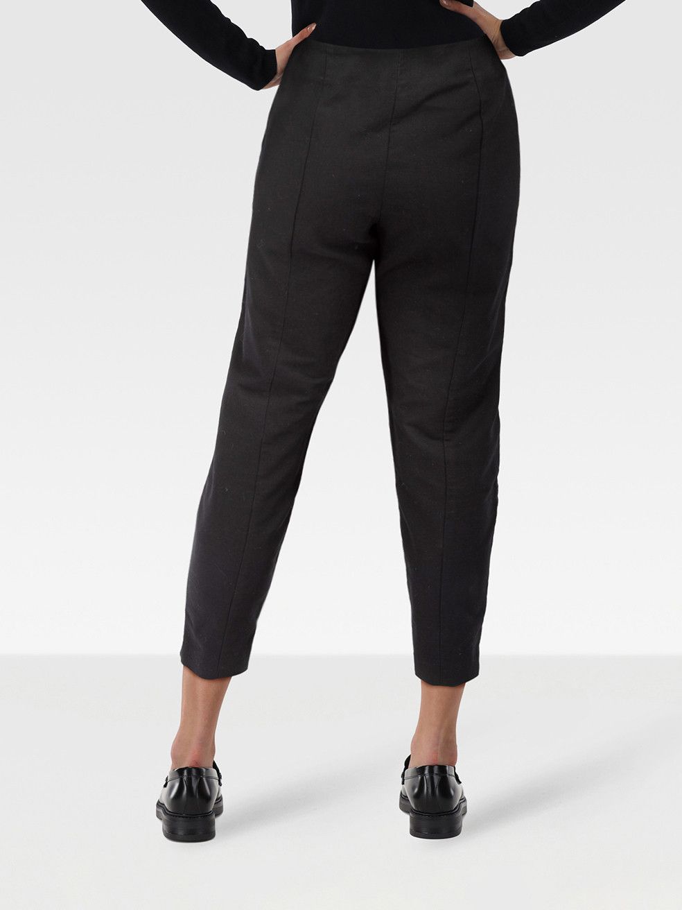 Valentino Red Valentino Black Tapered Trousers Size 28" / US 6 / IT 42 - 2 Thumbnail