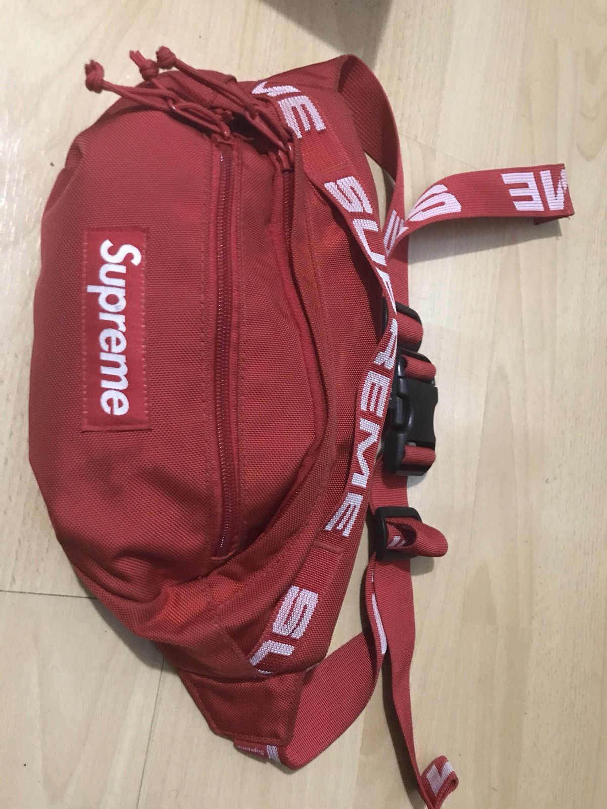 Red supreme fanny pack clearance