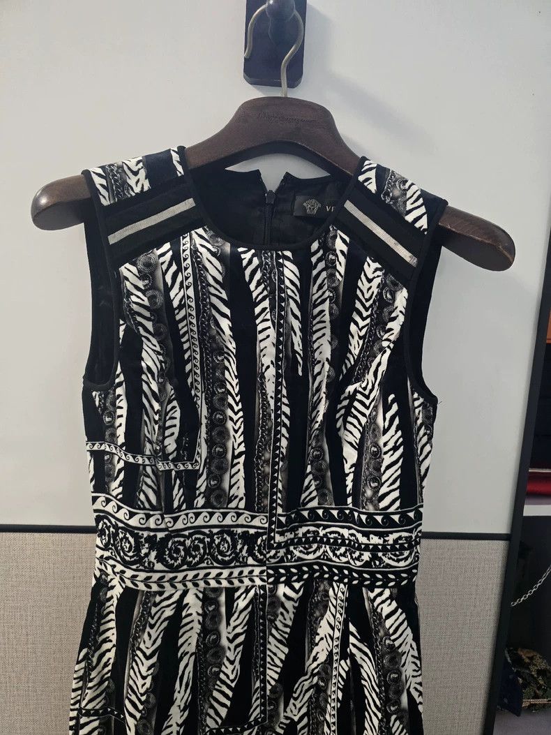 Versace Versace Sleeveless Printed Dress - dmc Size US M / EU 48-50 / 2 - 3 Thumbnail