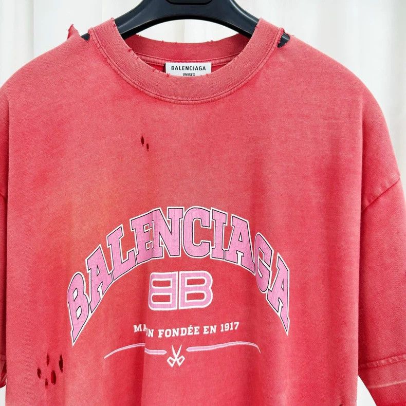 Balenciaga Balenciaga Distressed Logo Short Sleeve T-shirt - dmc Size US S / EU 44-46 / 1 - 3 Thumbnail