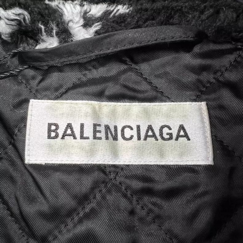 Balenciaga Balenciaga Logo Print Fur Coat - dmc Size US M / EU 48-50 / 2 - 5 Thumbnail