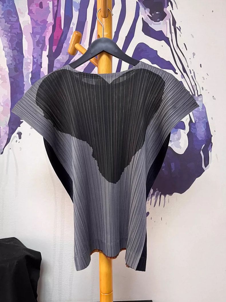Issey Miyake Issey Miyake Pleated Symbol Top - dmc Size US M / EU 48-50 / 2 - 3 Thumbnail