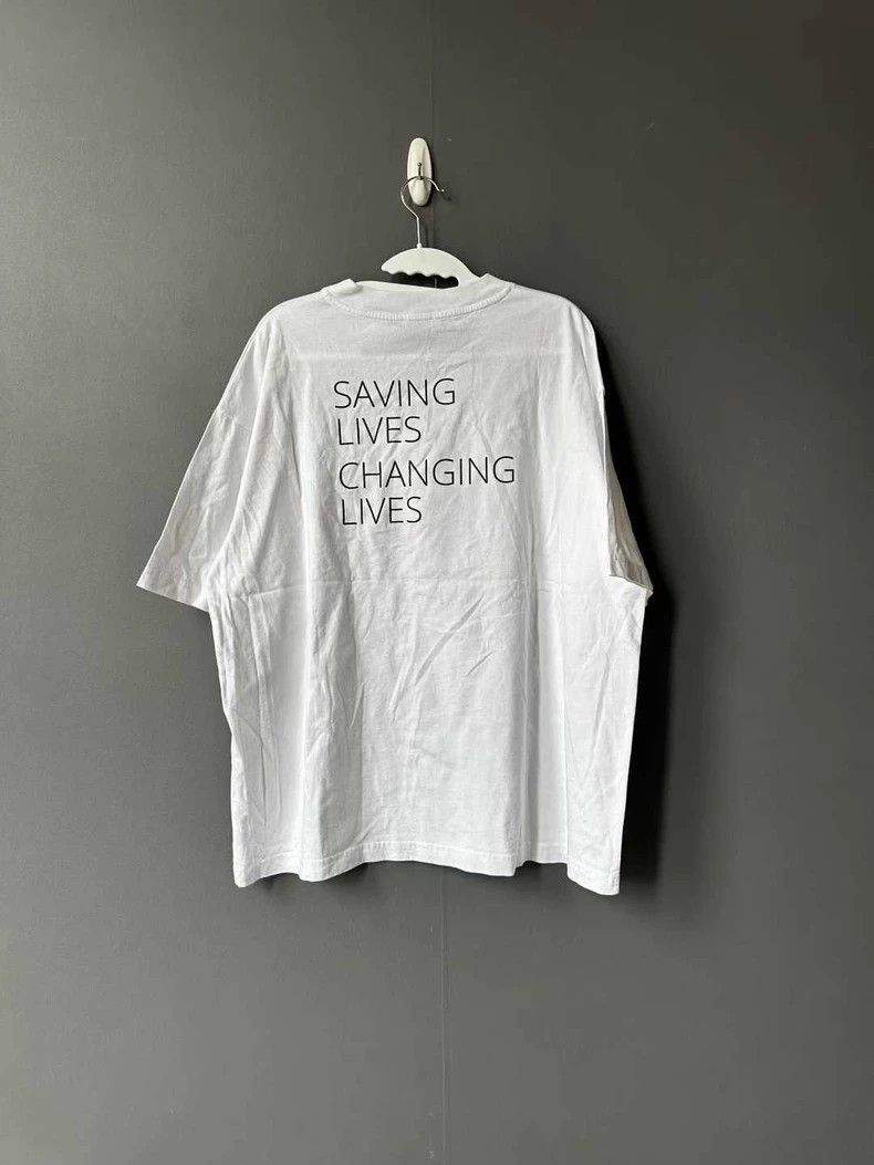 Balenciaga Balenciaga World Food Programme Short Sleeve Tee - dmc Size US M / EU 48-50 / 2 - 2 Thumbnail