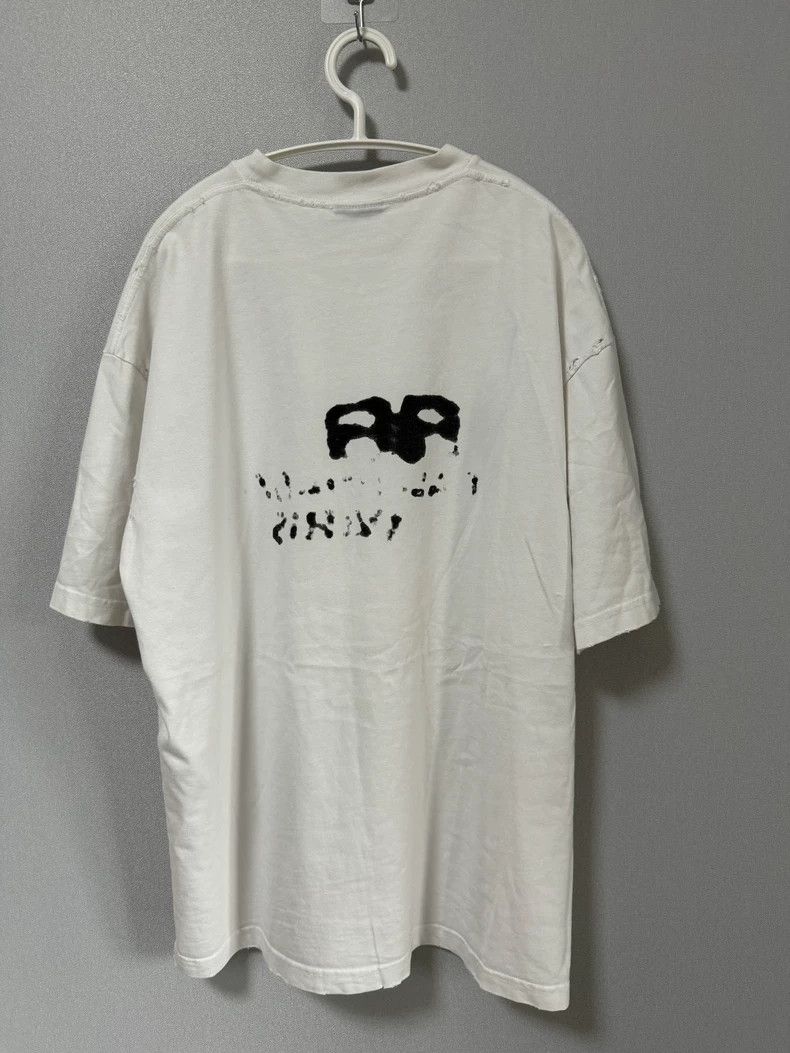 Balenciaga Balenciaga White Graffiti Oversize T-Shirt - dmc Size US S / EU 44-46 / 1 - 2 Thumbnail