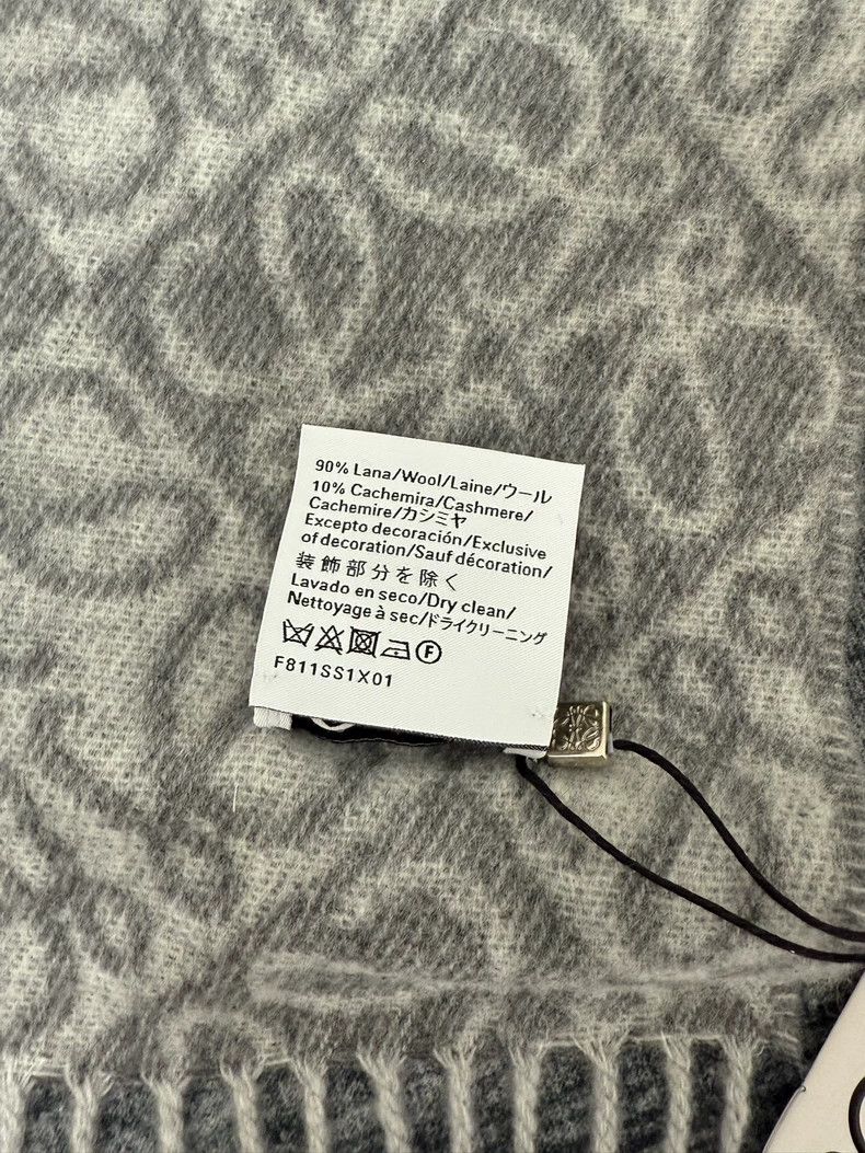 Loewe LOEWE Embossed Anagram Gray Scarf - dmc Size ONE SIZE - 5 Thumbnail