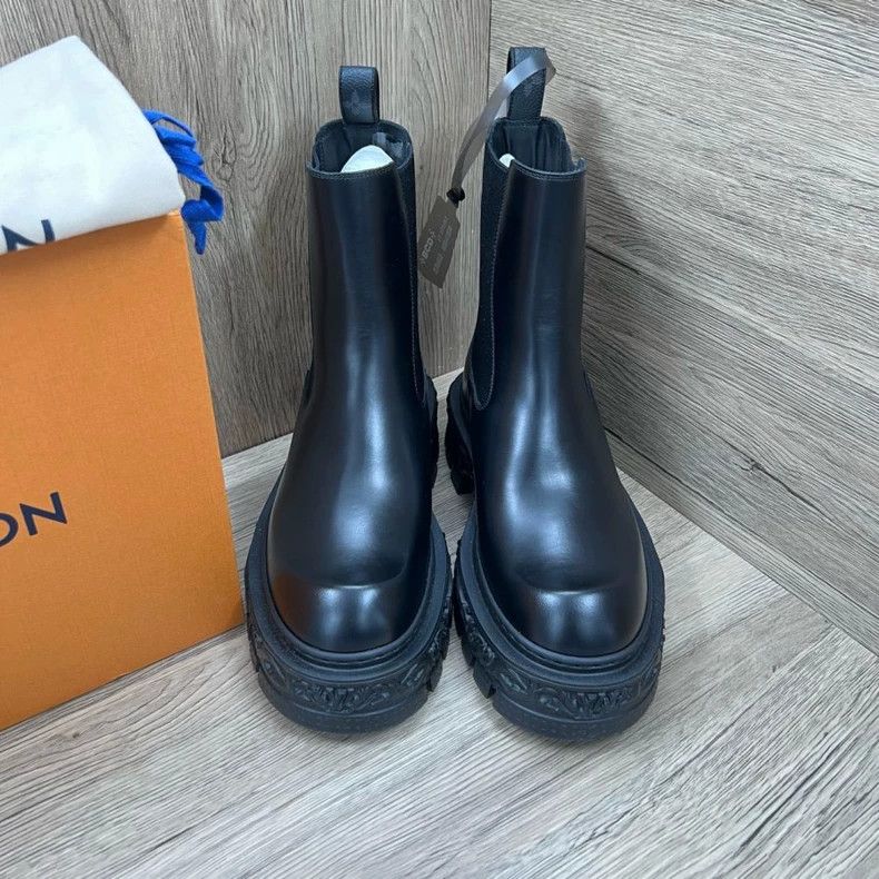 Louis Vuitton Louis Vuitton Black Embossed Logo Chelsea Boots - dmc Size US 9.5 / EU 42-43 - 5 Thumbnail