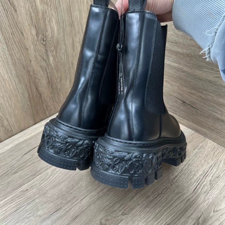 Louis Vuitton Louis Vuitton Black Embossed Logo Chelsea Boots - dmc Size US 9.5 / EU 42-43 - 3 Thumbnail