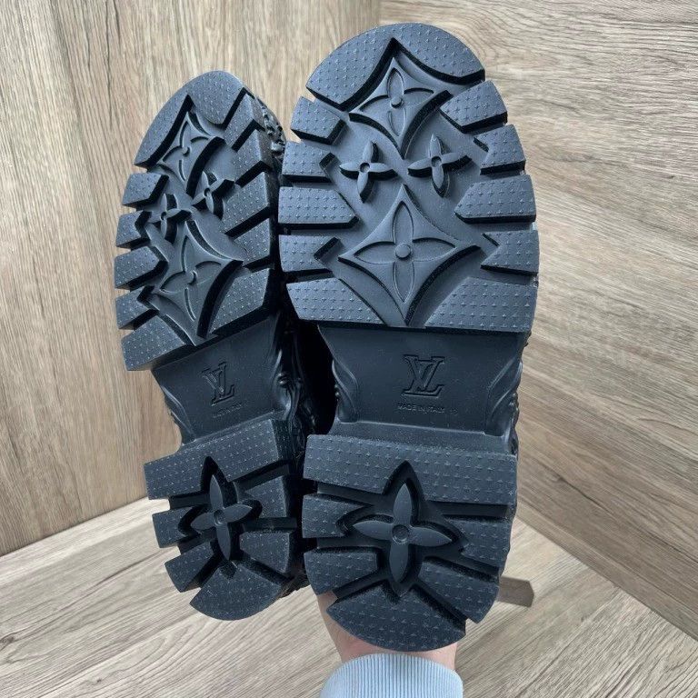 Louis Vuitton Louis Vuitton Black Embossed Logo Chelsea Boots - dmc Size US 9.5 / EU 42-43 - 4 Thumbnail
