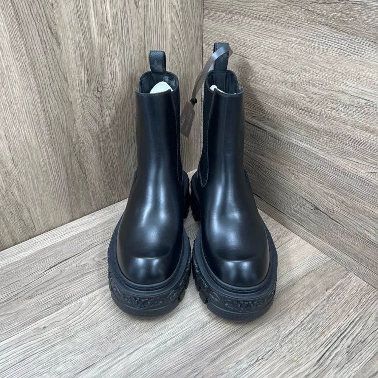 Louis Vuitton Louis Vuitton Black Embossed Logo Chelsea Boots - dmc Size US 9.5 / EU 42-43 - 2 Thumbnail
