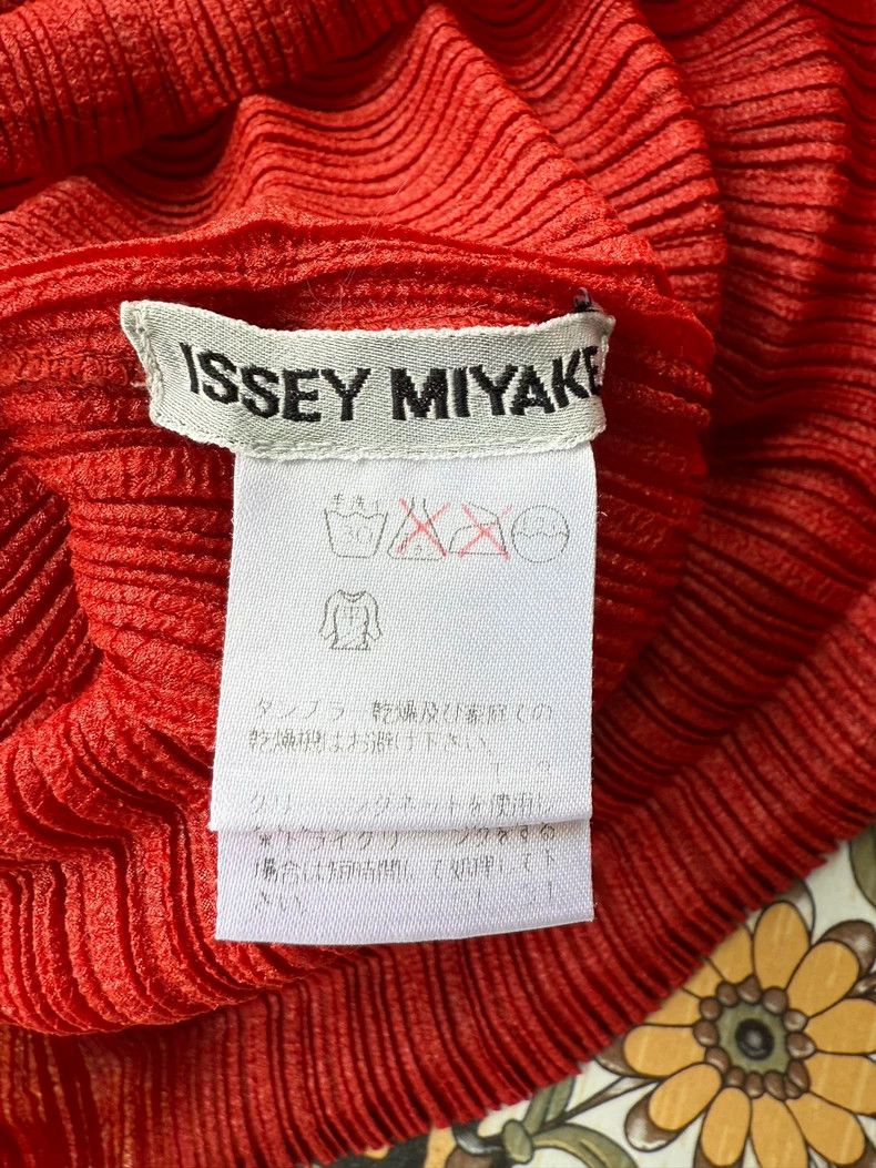 Issey Miyake Issey Miyake Main Line Pleated Red Top - dmc Size US M / EU 48-50 / 2 - 6 Thumbnail