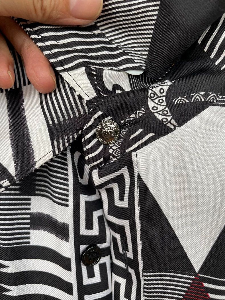 Versace Versace Silk Button-Up Shirt with Pattern - dmc Size US L / EU 52-54 / 3 - 5 Thumbnail