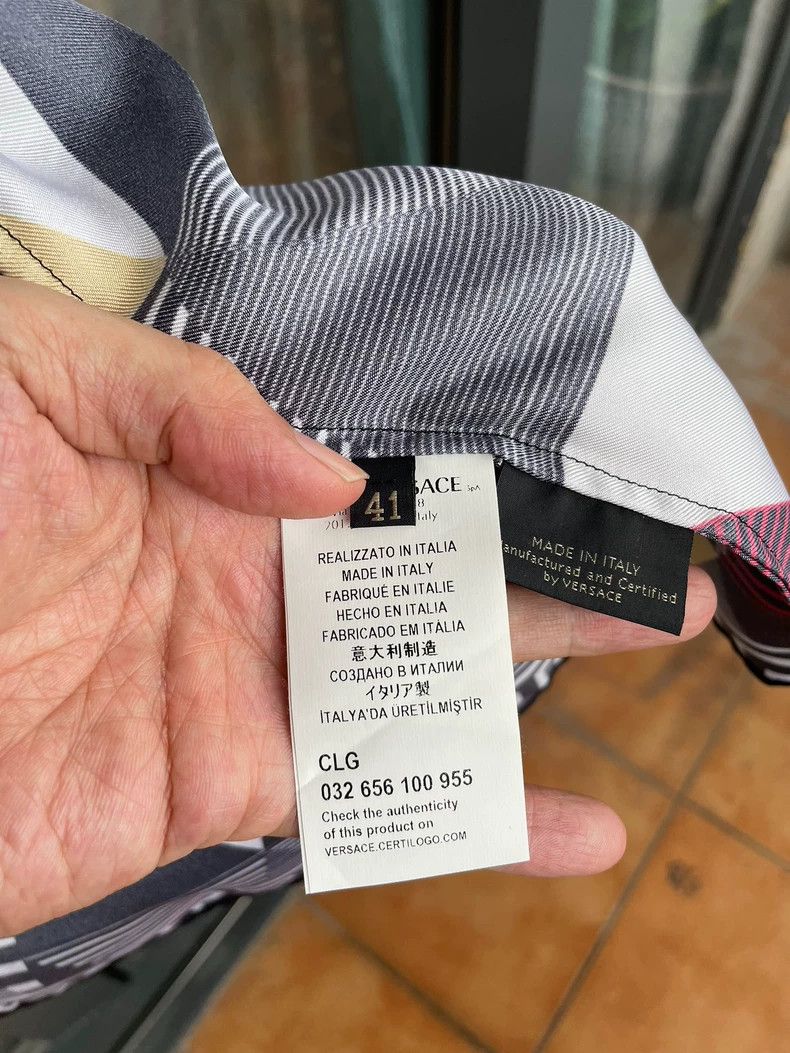 Versace Versace Silk Button-Up Shirt with Pattern - dmc Size US L / EU 52-54 / 3 - 3 Thumbnail