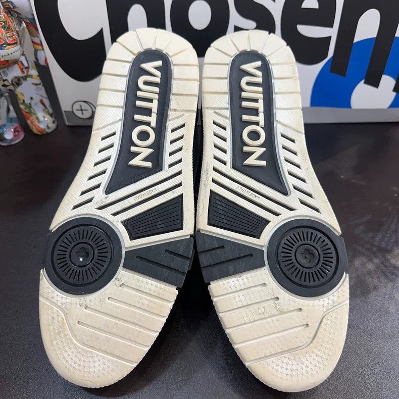 Louis Vuitton Louis Vuitton Trainer Black Sneakers - dmc Size US 10.5 / EU 43-44 - 4 Thumbnail