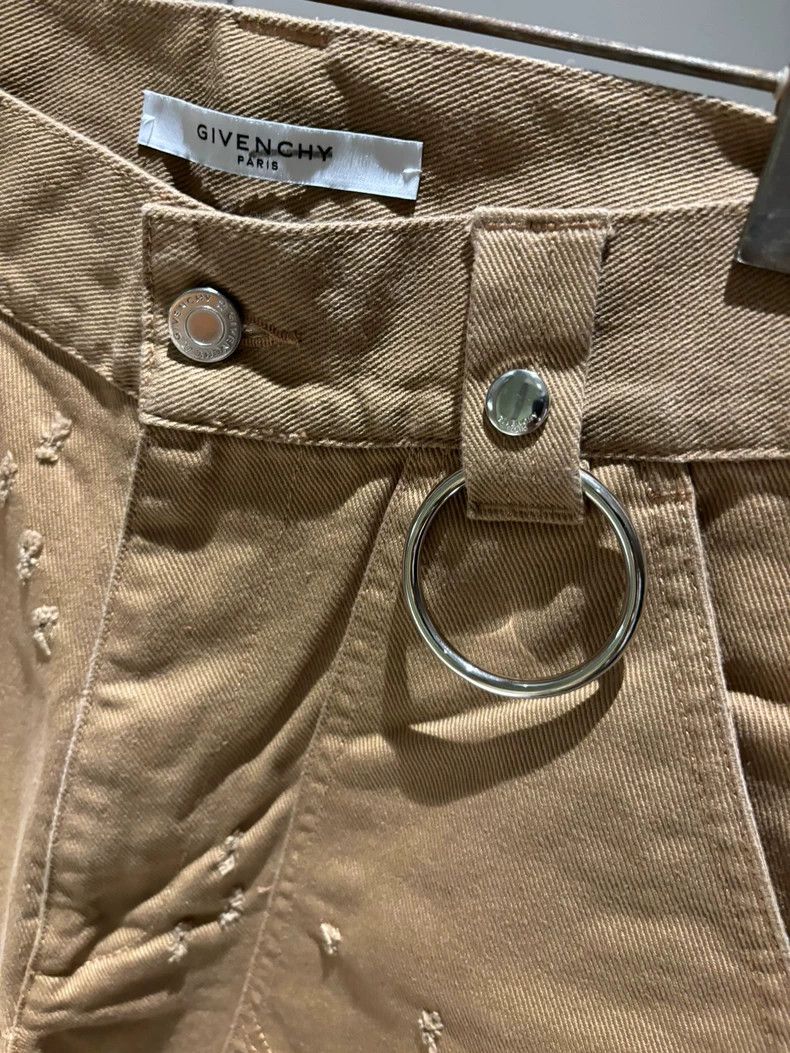 Givenchy Givenchy Beige Denim Cargo Shorts - dmc Size US 31 - 3 Thumbnail