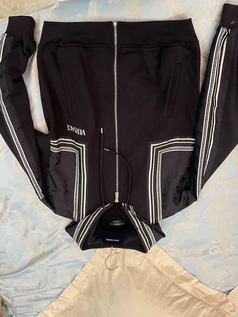 Versace Versace Black Logo Zip Hoodie Jacket - dmc Size US XS / EU 42 / 0 - 4 Thumbnail