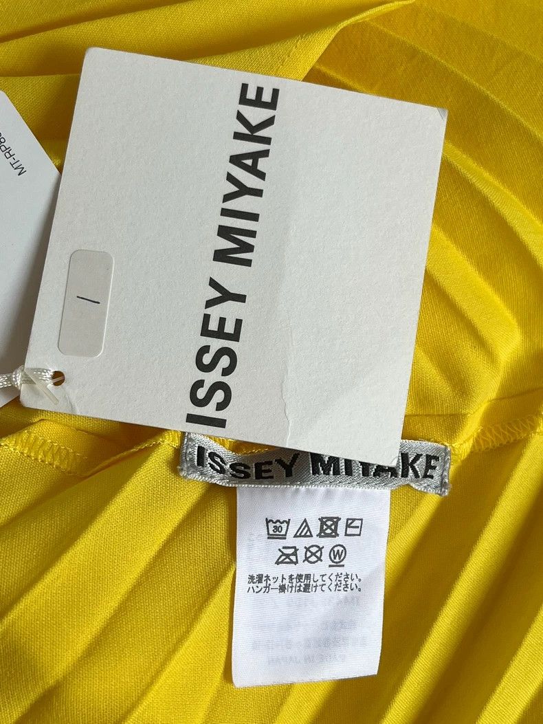 Issey Miyake Issey Miyake Yellow Pleated Top - dmc Size US M / EU 48-50 / 2 - 4 Thumbnail