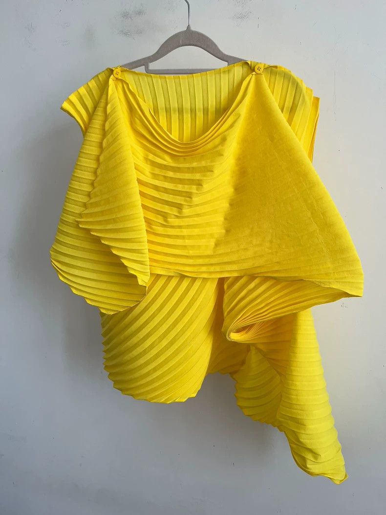 Issey Miyake Issey Miyake Yellow Pleated Top - dmc Size US M / EU 48-50 / 2 - 2 Thumbnail