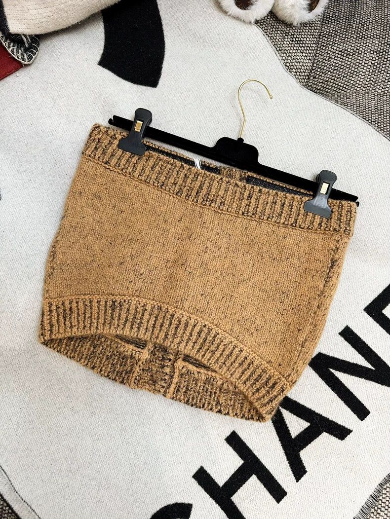 Chanel Chanel Brown Knit Diamond Button Crop Top - dmc Size US M / EU 48-50 / 2 - 2 Thumbnail