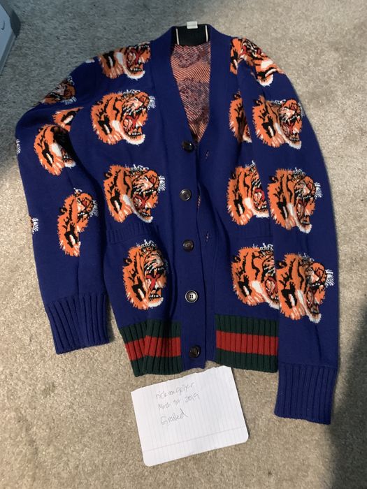 gucci lion sweater