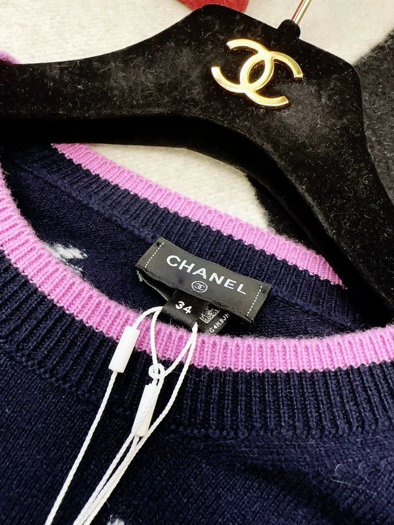 Chanel Chanel 22K Blue Floral Knit Sweater- dmc Size US M / EU 48-50 / 2 - 2 Thumbnail