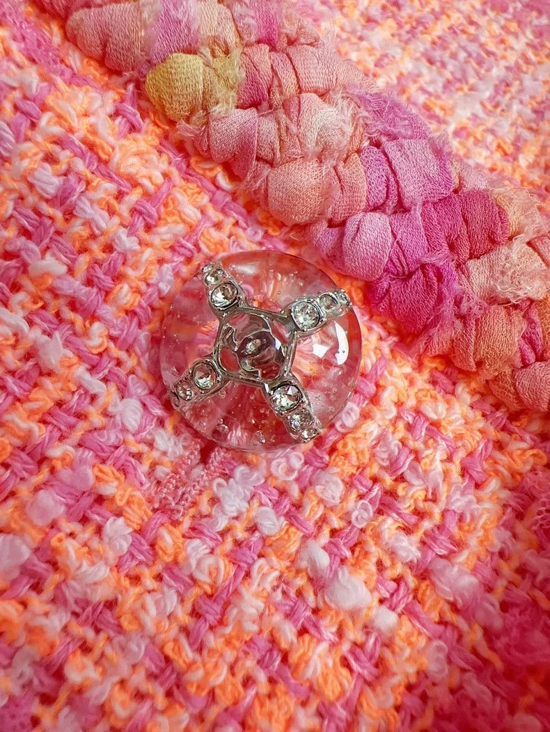 Chanel Chanel Pink Tweed Jacket with Pockets- dmc Size US M / EU 48-50 / 2 - 4 Thumbnail