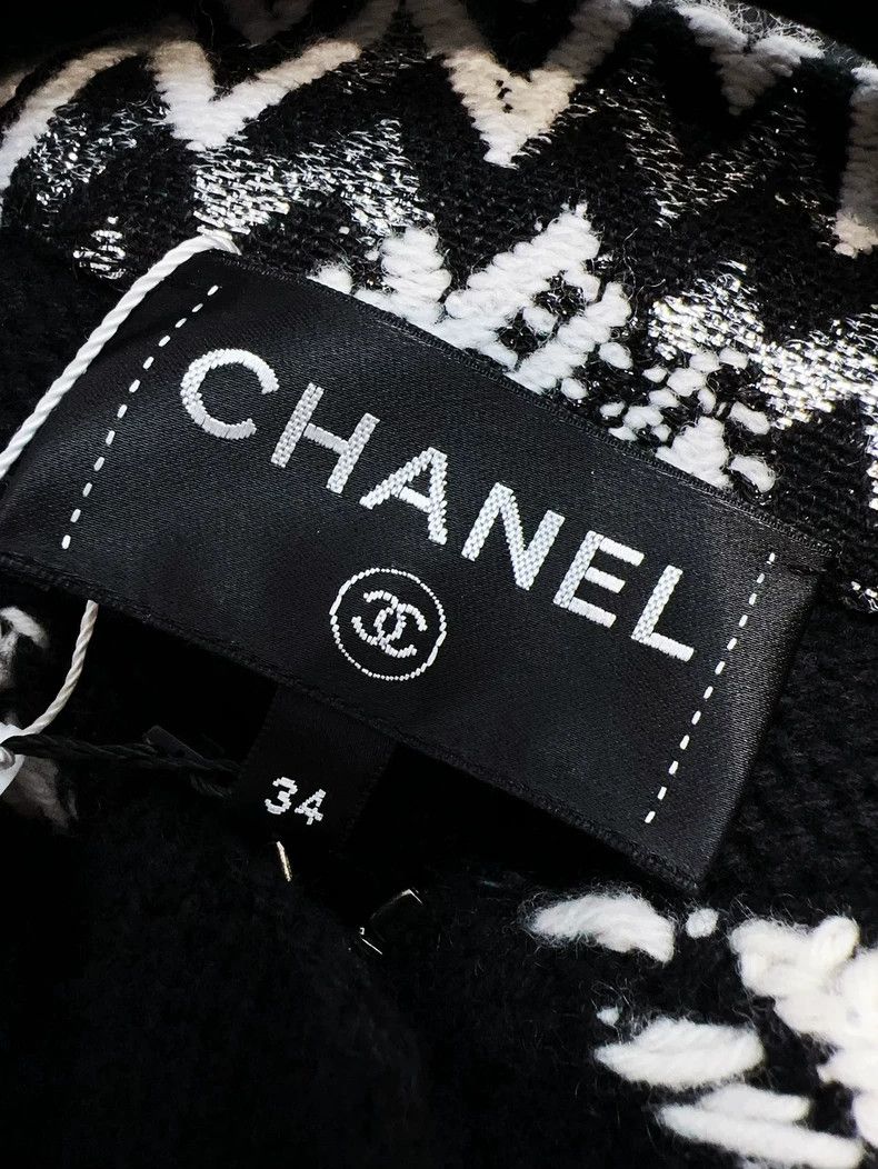 Chanel Chanel Black Chevron Knit Long Coat- dmc Size US M / EU 48-50 / 2 - 6 Thumbnail
