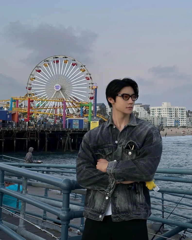 Balenciaga Balenciaga Washed Distressed Denim Jacket- dmc Size US M / EU 48-50 / 2 - 8 Thumbnail
