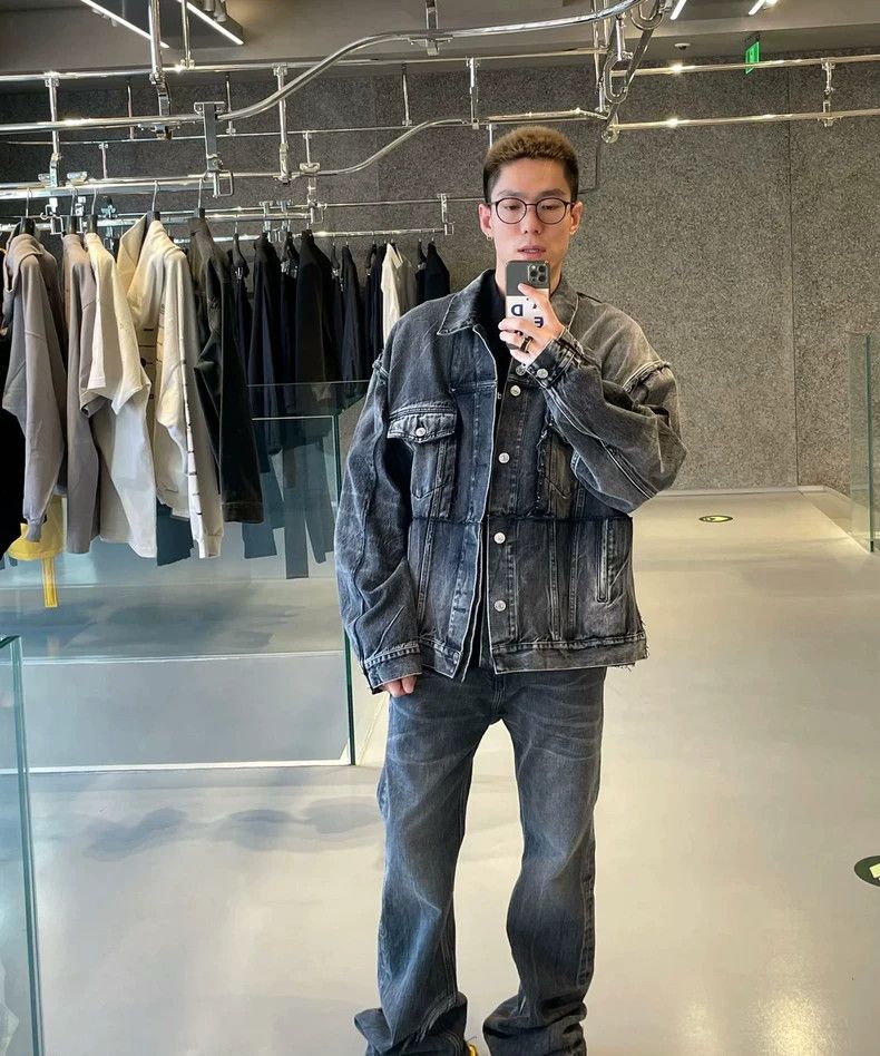 Balenciaga Balenciaga Washed Distressed Denim Jacket- dmc Size US M / EU 48-50 / 2 - 5 Thumbnail