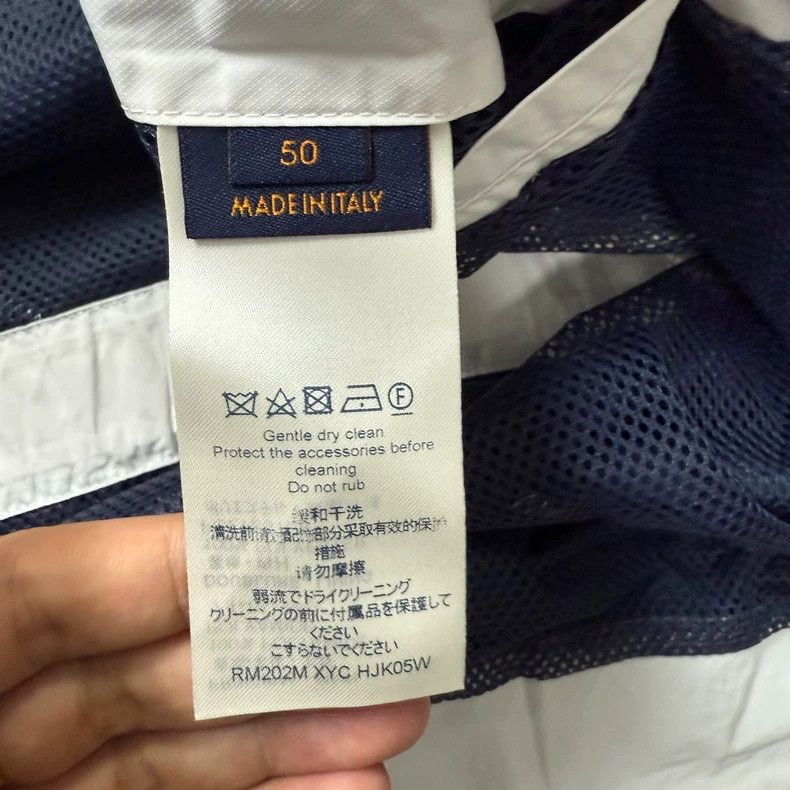 Louis Vuitton Louis Vuitton Logo Print Raincoat Jacket- dmc Size US L / EU 52-54 / 3 - 4 Thumbnail