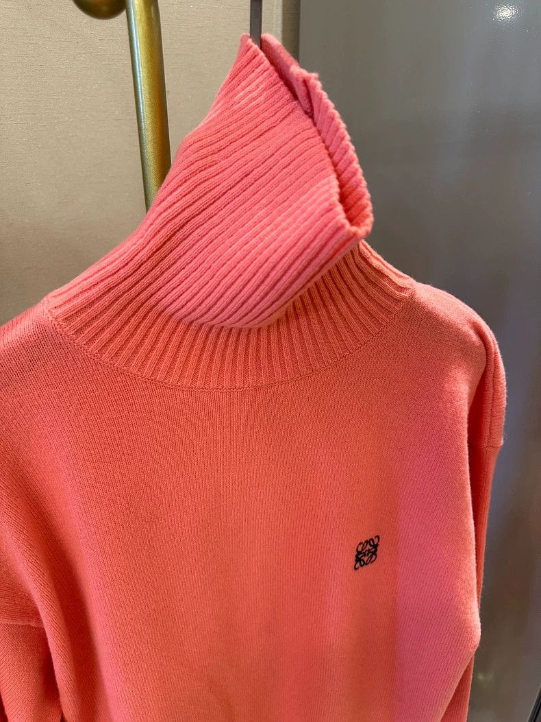 Loewe Loewe Coral Pink Logo Embroidered Turtleneck Sweater- dmc Size US M / EU 48-50 / 2 - 2 Thumbnail