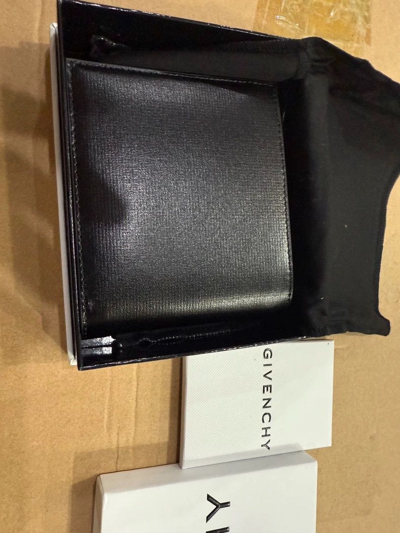 Givenchy Givenchy 4G Classic Leather Bifold Wallet- dmc Size ONE SIZE - 2 Thumbnail