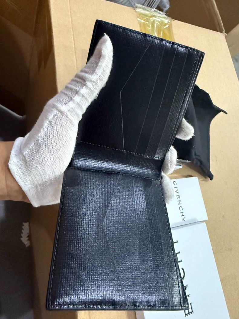 Givenchy Givenchy 4G Classic Leather Bifold Wallet- dmc Size ONE SIZE - 4 Thumbnail