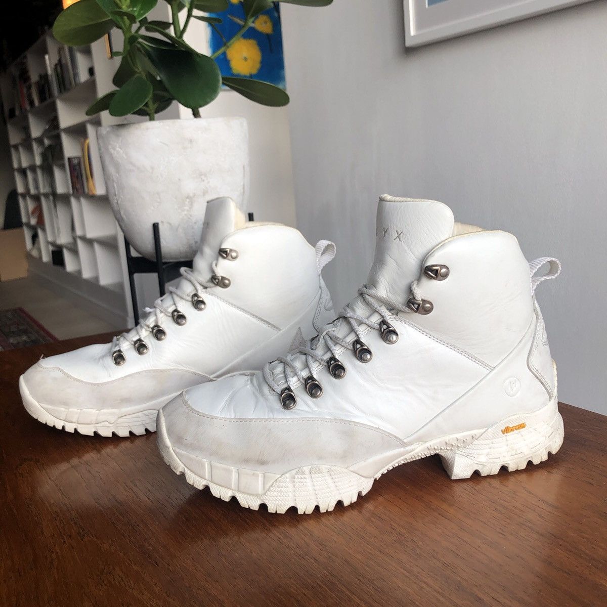 スニーカー Alyx White Leather Hiking Sneakers White Mono Hiking Sneakers by 1017 ALYX 9SM on Sale