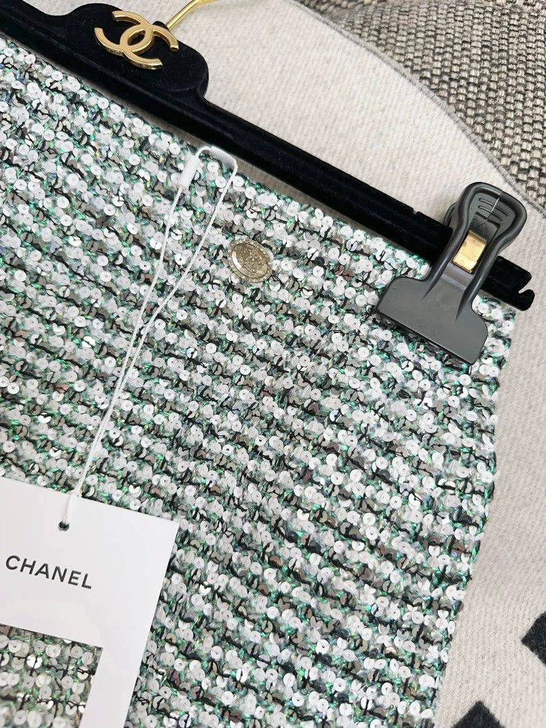 Chanel Chanel 23P Green White Sequin Embroidered Skirt - dmc Size US 30 / EU 46 - 3 Thumbnail