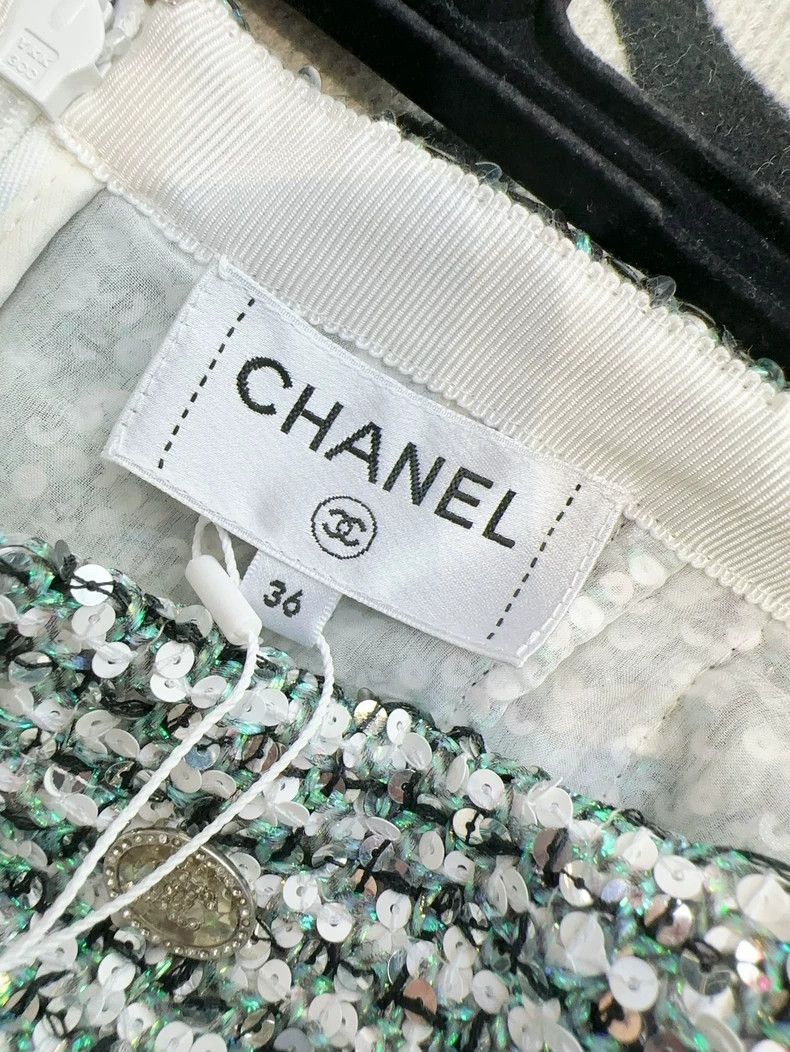 Chanel Chanel 23P Green White Sequin Embroidered Skirt - dmc Size US 30 / EU 46 - 4 Thumbnail