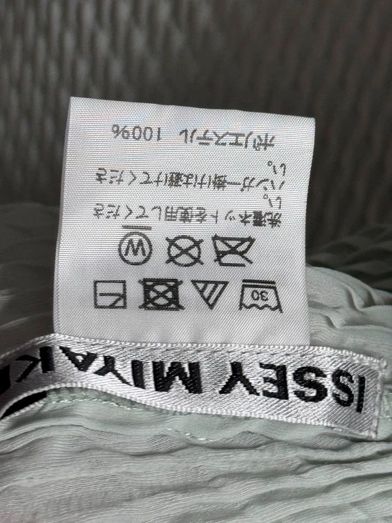 Issey Miyake Issey Miyake Fish Scale Knit Cardigan - dmc Size US M / EU 48-50 / 2 - 3 Thumbnail