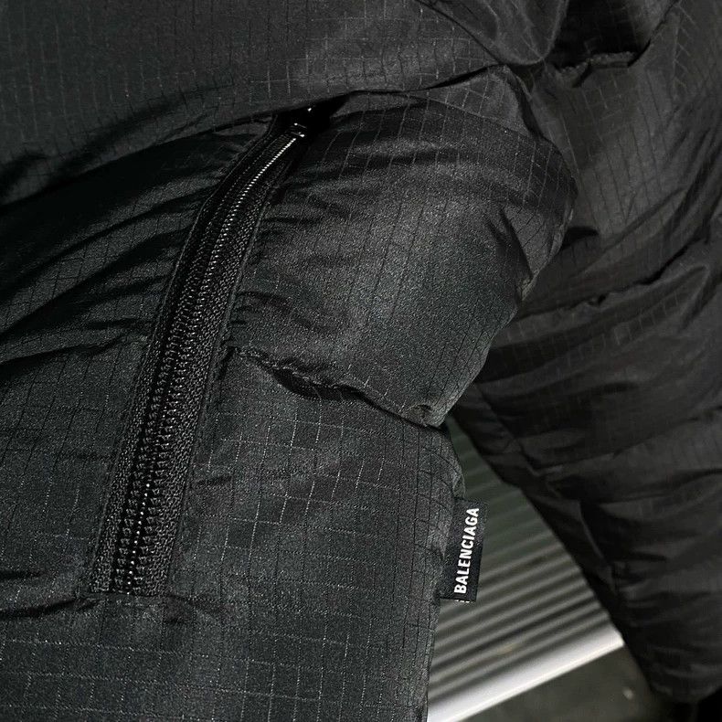 Balenciaga Balenciaga Embroidered Logo Puffer Jacket - dmc Size US M / EU 48-50 / 2 - 5 Thumbnail
