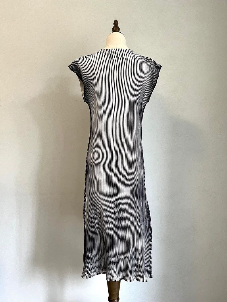 Issey Miyake Issey Miyake Pleated Short Sleeve Dress - dmc Size US 30 / EU 46 - 3 Thumbnail